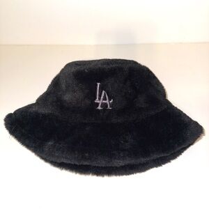 LA Embroidery faux Fur Bucket Hat